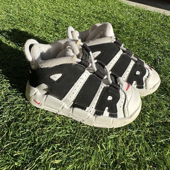 Nike Air More Uptempo Black White Accent Red Kids Size US‎ 6C DA9255-105 - Picture 1 of 8